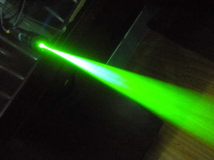 レーザー武器300MW緑色レーザー眩暈懐中電灯